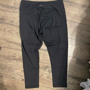 CALIA by Carrie Underwood Black legging capris size L